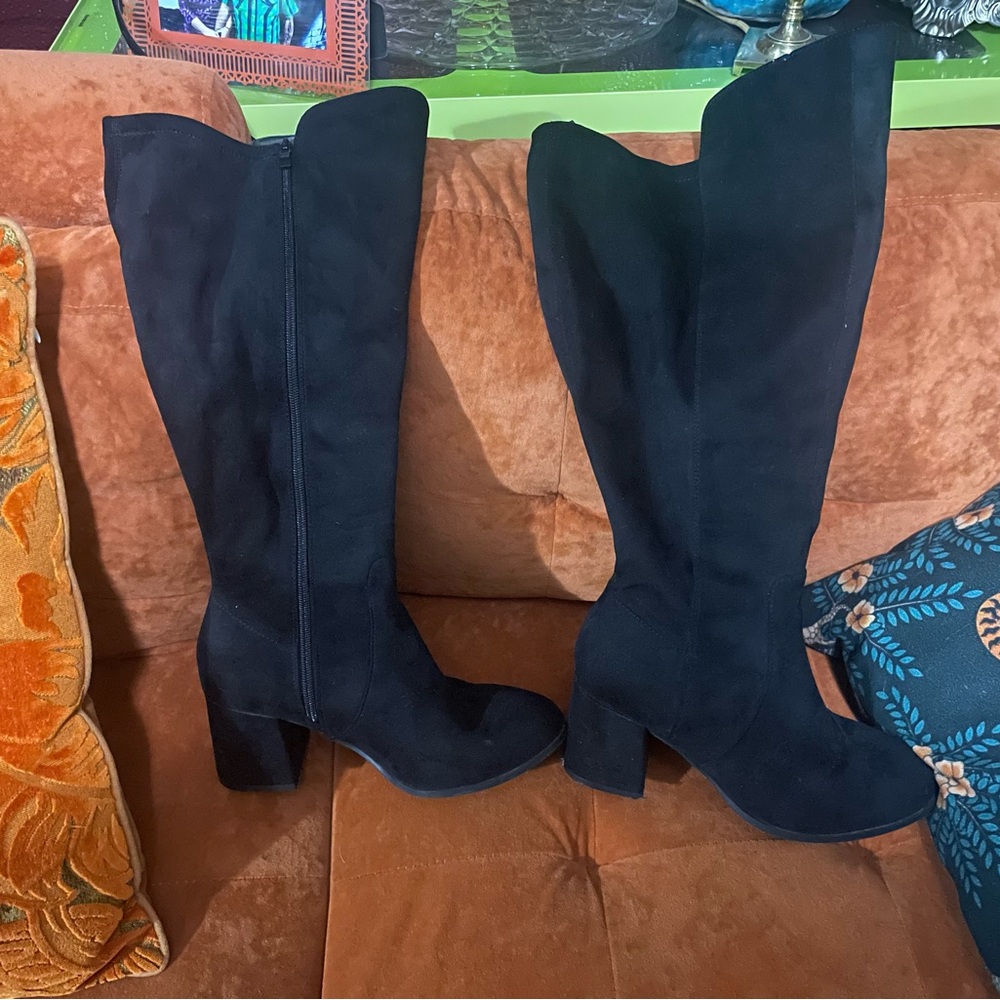 Elegant Black Knee-High Women's Suede Boots